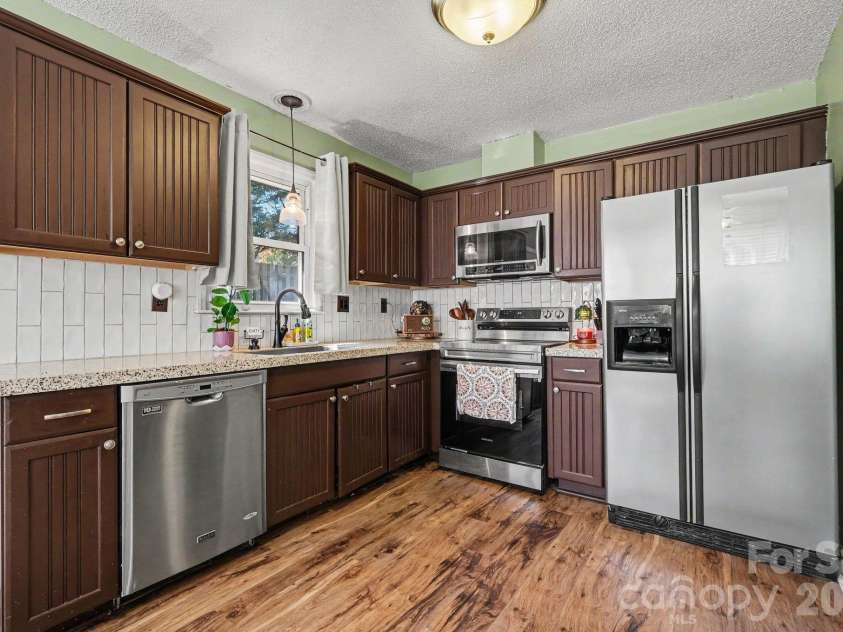 815 Mooresville Road, Salisbury, NC 28144.  MLS# CAR4430898, YatesRealty ID 54512. 