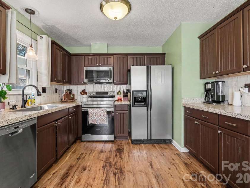 815 Mooresville Road, Salisbury, NC 28144.  MLS# CAR4430898, YatesRealty ID 54512. 