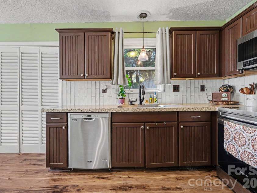 815 Mooresville Road, Salisbury, NC 28144.  MLS# CAR4430898, YatesRealty ID 54512. 