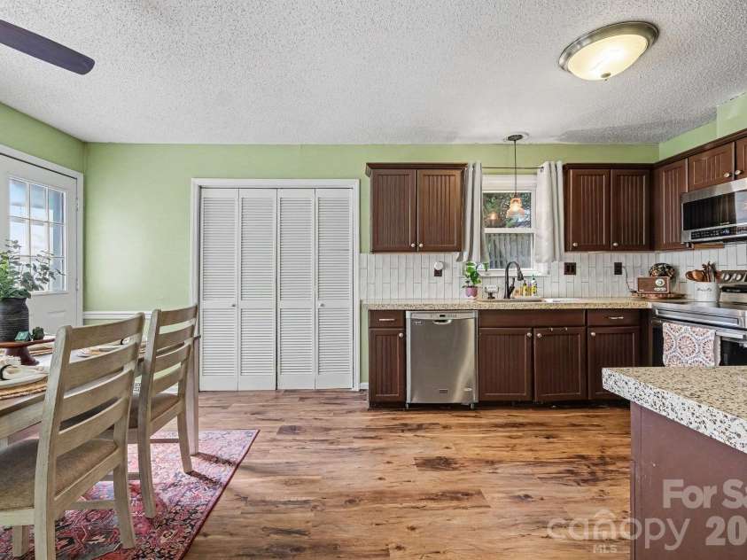 815 Mooresville Road, Salisbury, NC 28144.  MLS# CAR4430898, YatesRealty ID 54512. 