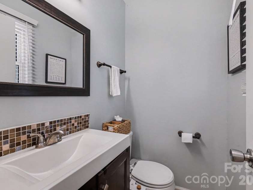 815 Mooresville Road, Salisbury, NC 28144.  MLS# CAR4430898, YatesRealty ID 54512. 