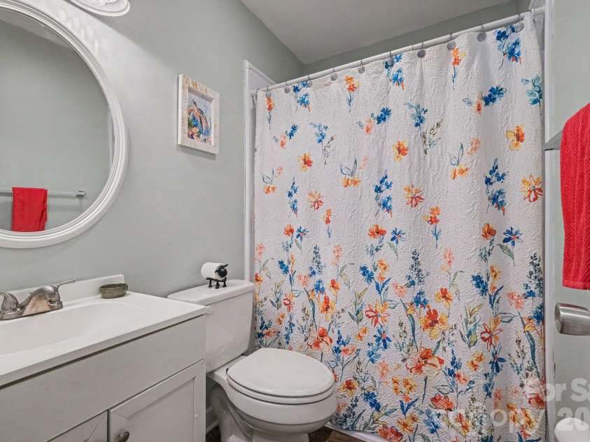 815 Mooresville Road, Salisbury, NC 28144.  MLS# CAR4430898, YatesRealty ID 54512. 