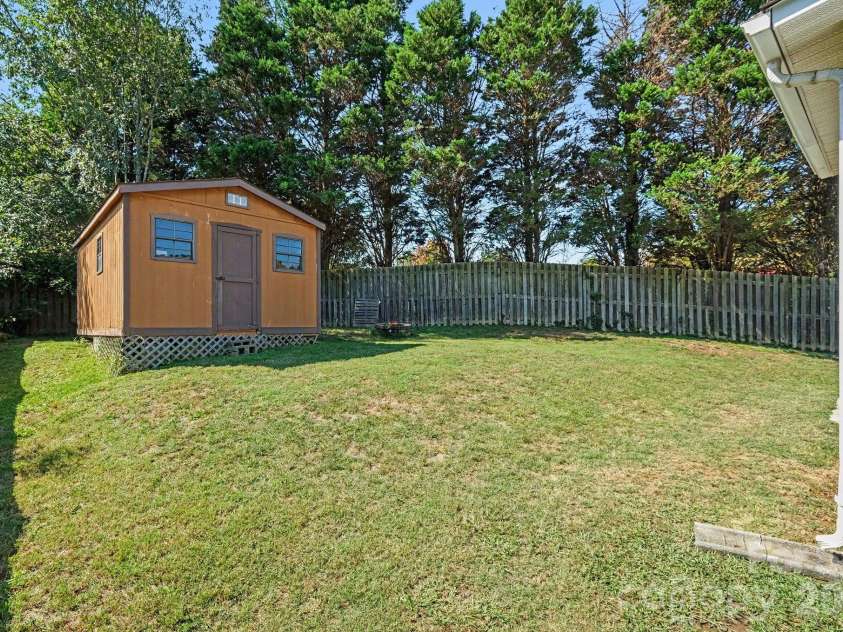 815 Mooresville Road, Salisbury, NC 28144.  MLS# CAR4430898, YatesRealty ID 54512. 