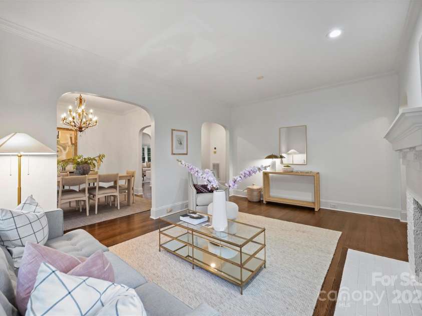 1914 Club Road, Charlotte, NC 28205.  MLS# CAR4333698, YatesRealty ID 54513. 