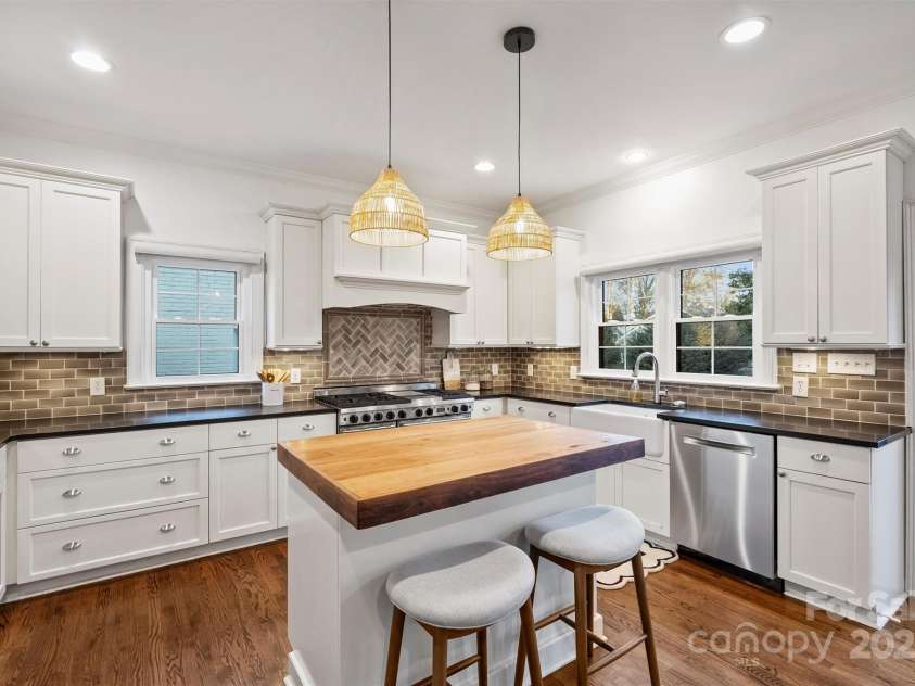 1914 Club Road, Charlotte, NC 28205.  MLS# CAR4333698, YatesRealty ID 54513. 