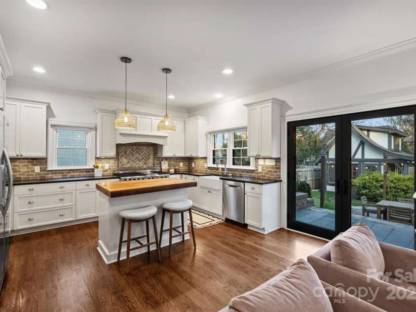 1914 Club Road, Charlotte, NC 28205.  MLS# CAR4333698, YatesRealty ID 54513. 