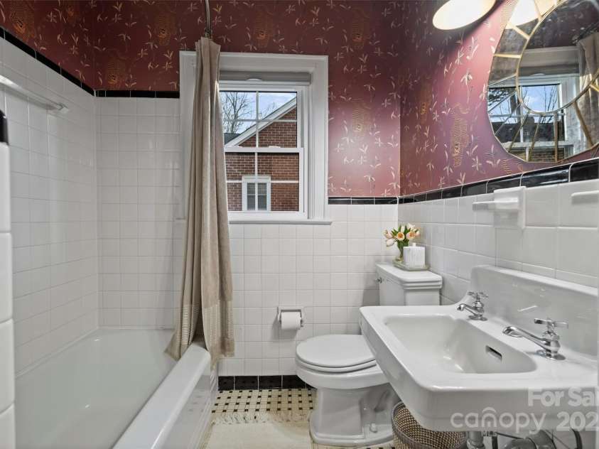 1914 Club Road, Charlotte, NC 28205.  MLS# CAR4333698, YatesRealty ID 54513. 