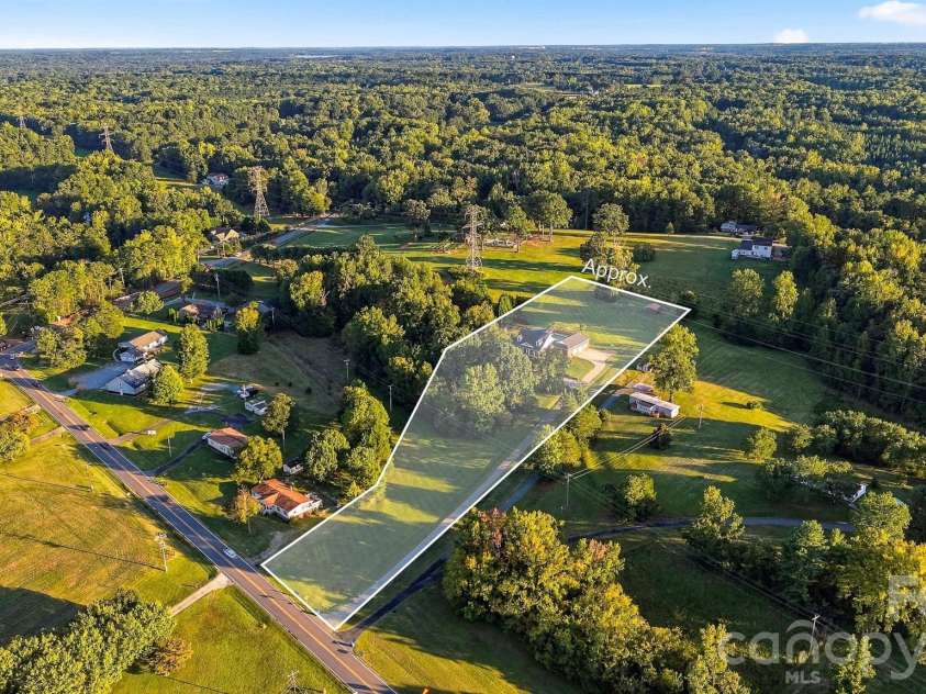 498 Johnson Dairy Road, Mooresville, NC 28115.  MLS# CAR4430458, YatesRealty ID 54513. 