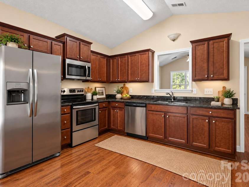 172 Pheasant Ridge Circle, York, SC 29745.  MLS# CAR4429333, YatesRealty ID 54515. 