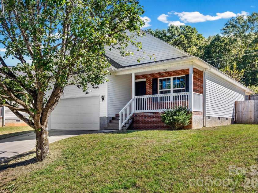 172 Pheasant Ridge Circle, York, SC 29745.  MLS# CAR4429333, YatesRealty ID 54515. 