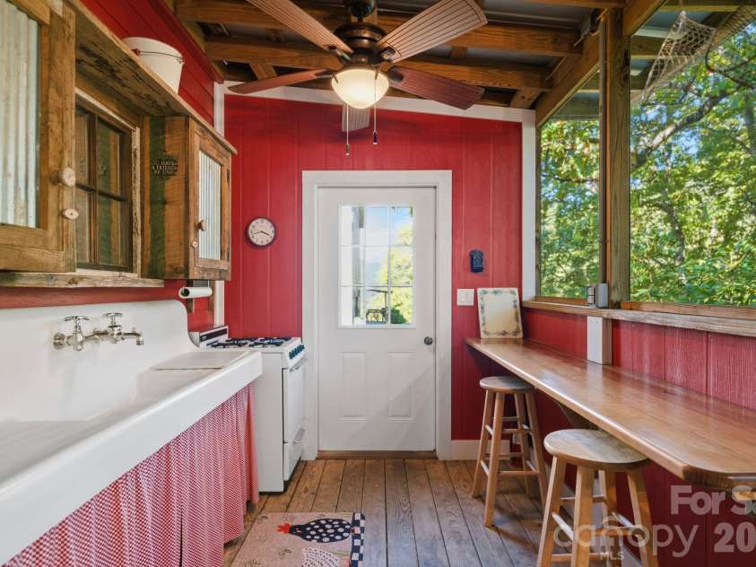 241 Standing Rock Cove, Clyde, NC 28721.  MLS# CAR4429163, YatesRealty ID 54517. 