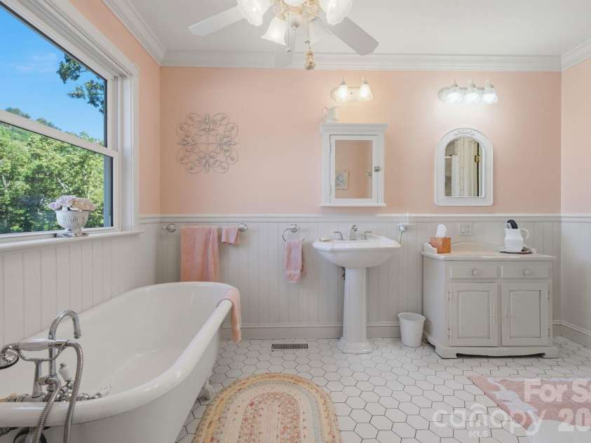 241 Standing Rock Cove, Clyde, NC 28721.  MLS# CAR4429163, YatesRealty ID 54517. 