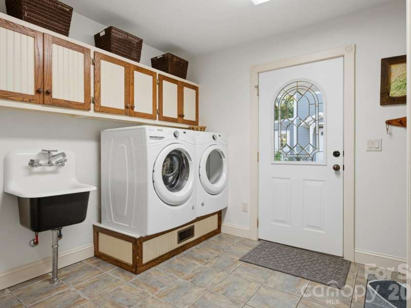 241 Standing Rock Cove, Clyde, NC 28721.  MLS# CAR4429163, YatesRealty ID 54517. 
