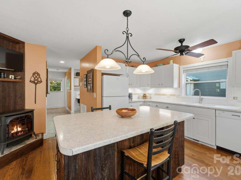 241 Standing Rock Cove, Clyde, NC 28721.  MLS# CAR4429163, YatesRealty ID 54517. 
