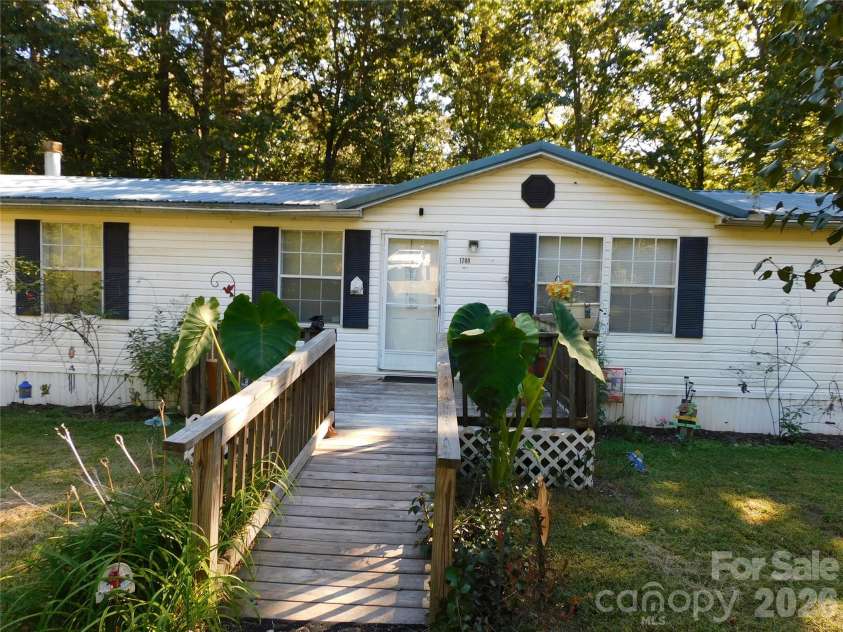 1700 Windsong Forest Road, Clover, SC 29710.  MLS# CAR4427836, YatesRealty ID 54518. 