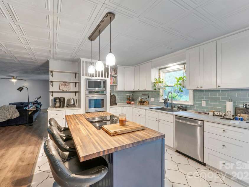 213 Lost Corner Road, Morganton, NC 28655.  MLS# CAR4246159, YatesRealty ID 5452. 