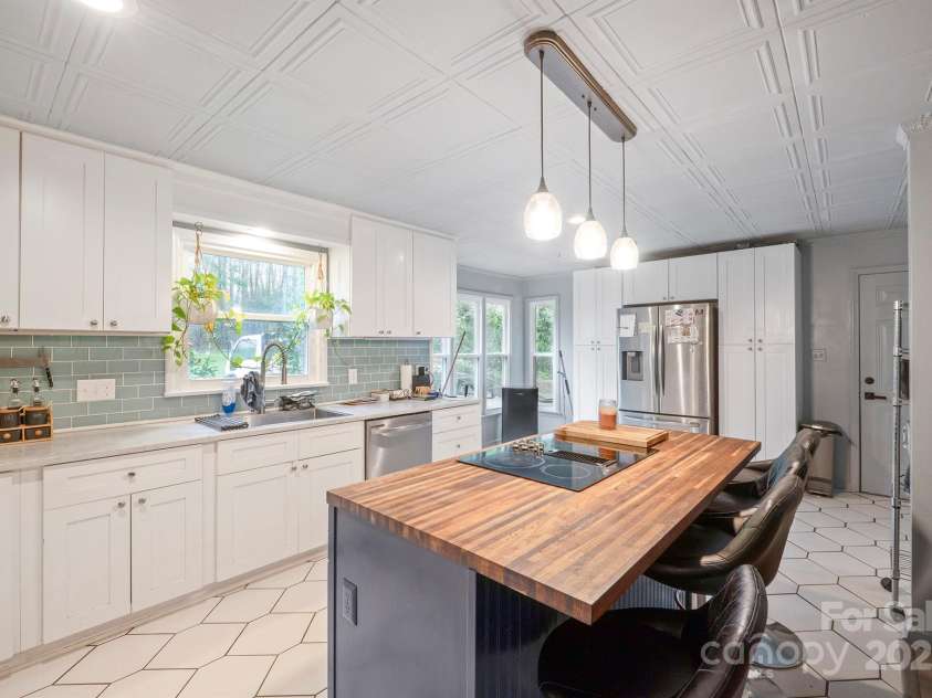213 Lost Corner Road, Morganton, NC 28655.  MLS# CAR4246159, YatesRealty ID 5452. 
