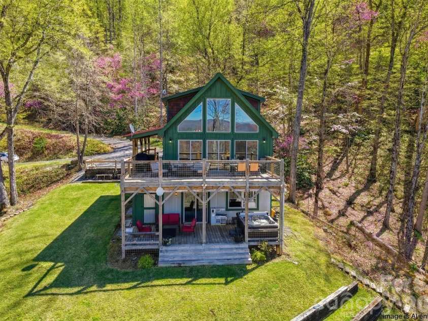 284 Robin Roost Road, Maggie Valley, NC 28751.  MLS# CAR4356415, YatesRealty ID 5452. 