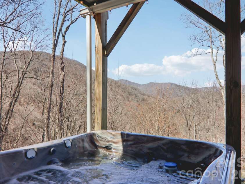 284 Robin Roost Road, Maggie Valley, NC 28751.  MLS# CAR4356415, YatesRealty ID 5452. 