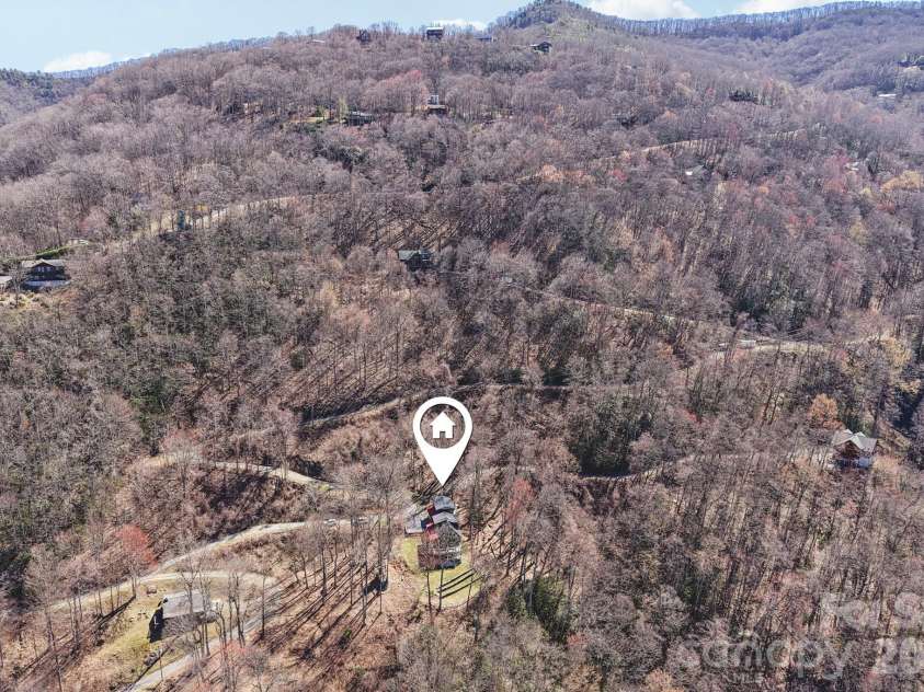 284 Robin Roost Road, Maggie Valley, NC 28751.  MLS# CAR4356415, YatesRealty ID 5452. 