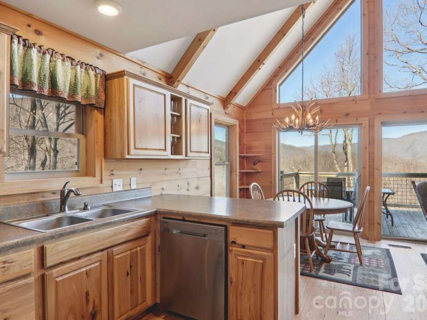284 Robin Roost Road, Maggie Valley, NC 28751.  MLS# CAR4356415, YatesRealty ID 5452. 