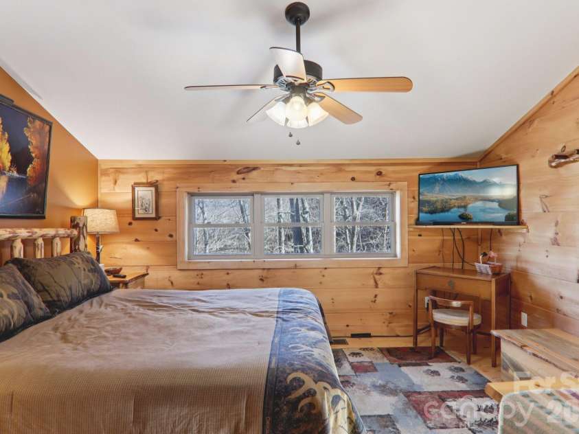 284 Robin Roost Road, Maggie Valley, NC 28751.  MLS# CAR4356415, YatesRealty ID 5452. 