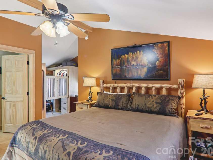284 Robin Roost Road, Maggie Valley, NC 28751.  MLS# CAR4356415, YatesRealty ID 5452. 