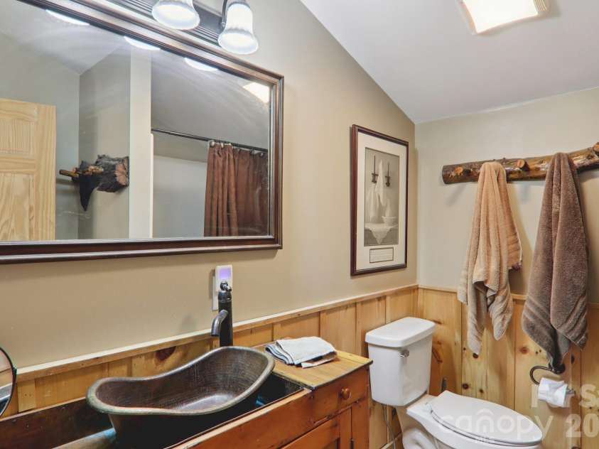 284 Robin Roost Road, Maggie Valley, NC 28751.  MLS# CAR4356415, YatesRealty ID 5452. 