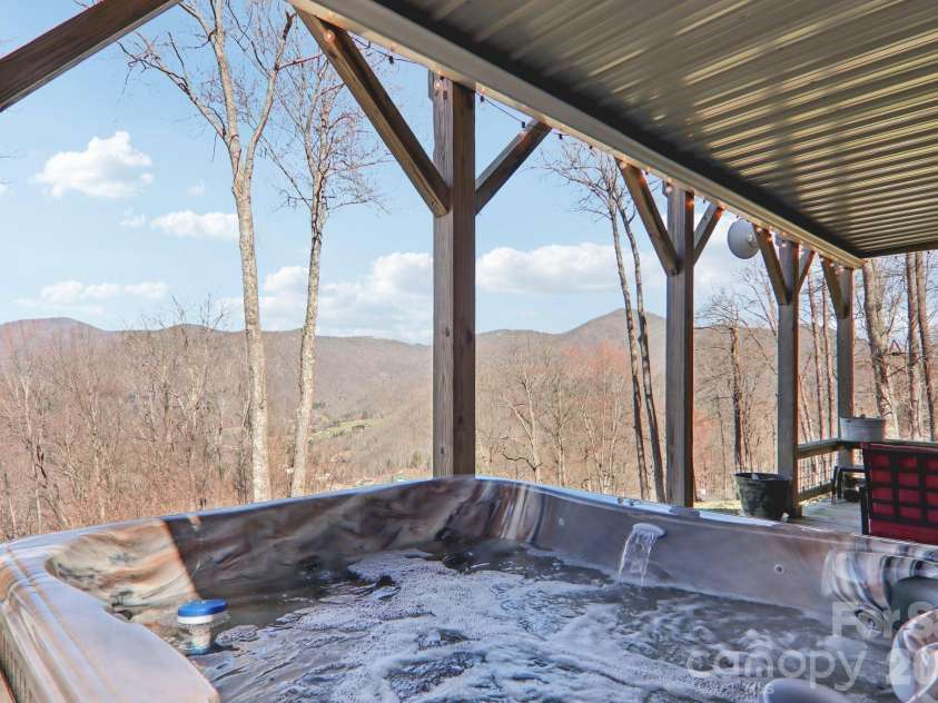 284 Robin Roost Road, Maggie Valley, NC 28751.  MLS# CAR4356415, YatesRealty ID 5452. 