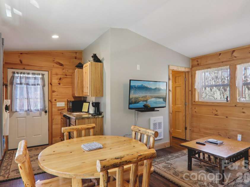 284 Robin Roost Road, Maggie Valley, NC 28751.  MLS# CAR4356415, YatesRealty ID 5452. 