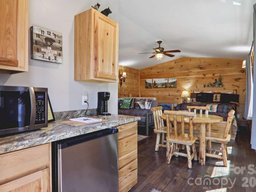 284 Robin Roost Road, Maggie Valley, NC 28751.  MLS# CAR4356415, YatesRealty ID 5452. 