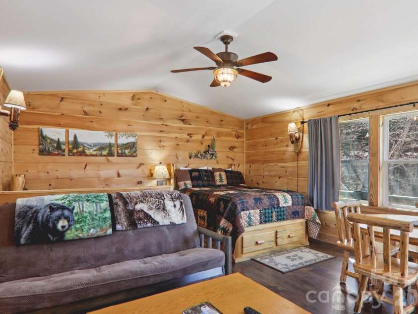 284 Robin Roost Road, Maggie Valley, NC 28751.  MLS# CAR4356415, YatesRealty ID 5452. 