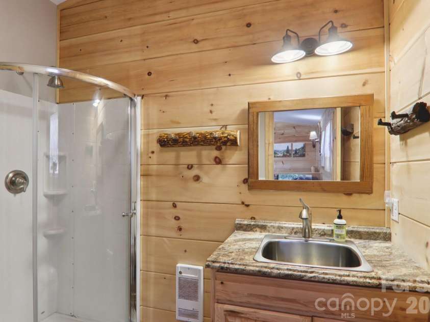 284 Robin Roost Road, Maggie Valley, NC 28751.  MLS# CAR4356415, YatesRealty ID 5452. 