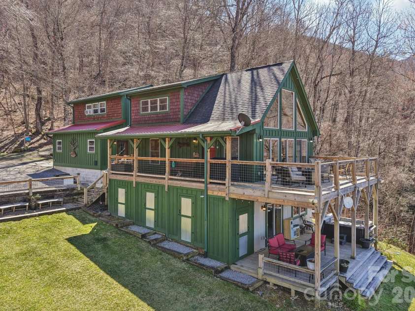 284 Robin Roost Road, Maggie Valley, NC 28751.  MLS# CAR4356415, YatesRealty ID 5452. 