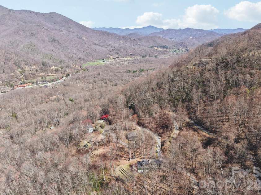 284 Robin Roost Road, Maggie Valley, NC 28751.  MLS# CAR4356415, YatesRealty ID 5452. 