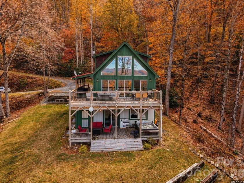 284 Robin Roost Road, Maggie Valley, NC 28751.  MLS# CAR4356415, YatesRealty ID 5452. 