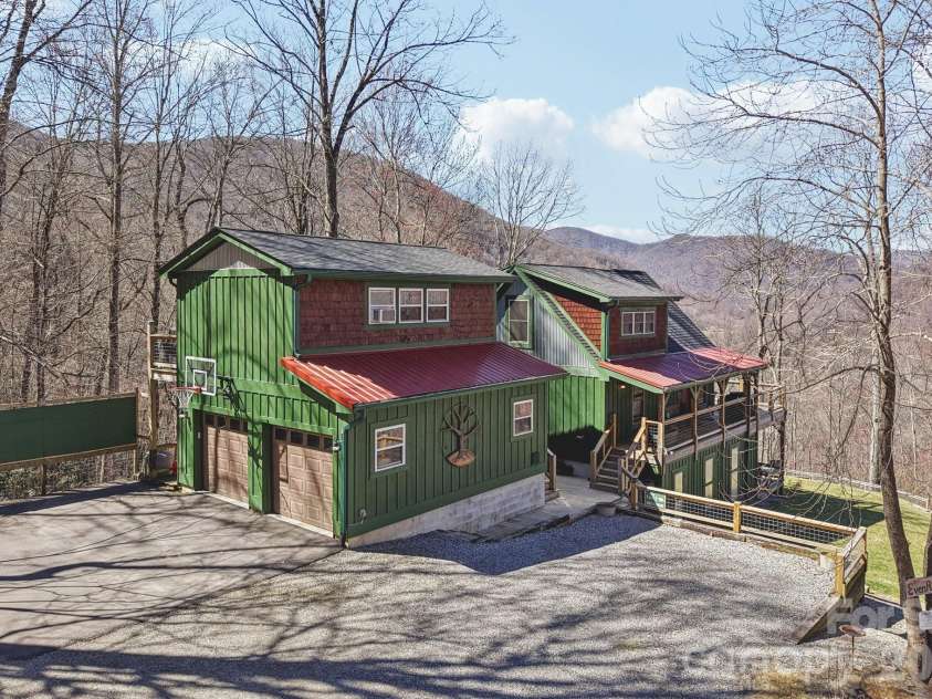 284 Robin Roost Road, Maggie Valley, NC 28751.  MLS# CAR4356415, YatesRealty ID 5452. 