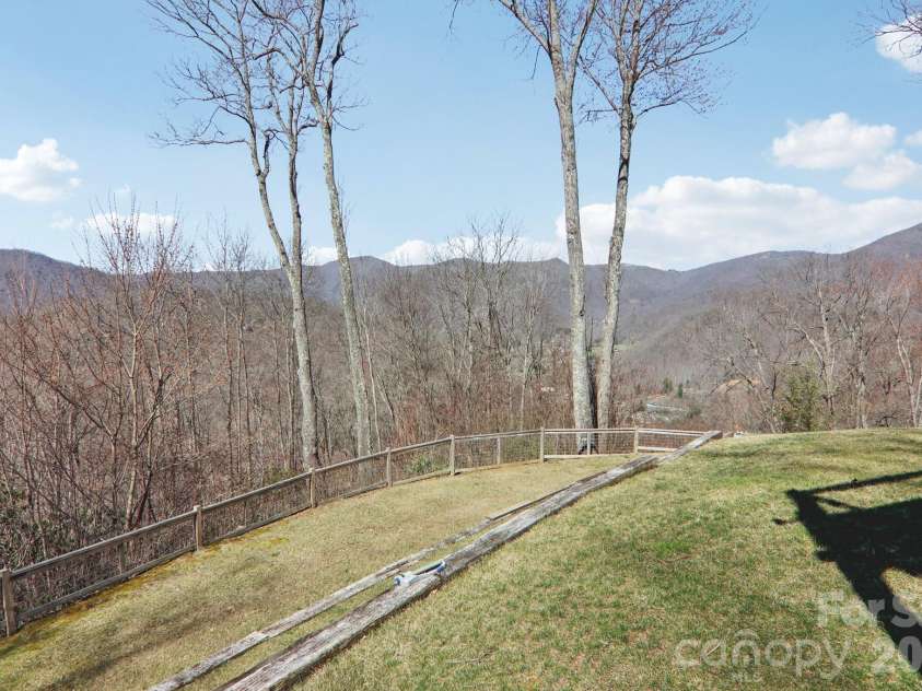 284 Robin Roost Road, Maggie Valley, NC 28751.  MLS# CAR4356415, YatesRealty ID 5452. 
