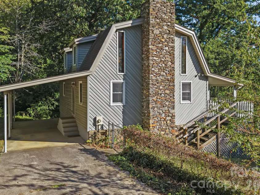 88 Bull Mountain Road, Asheville, NC 28805.  MLS# CAR4430869, YatesRealty ID 54521. 