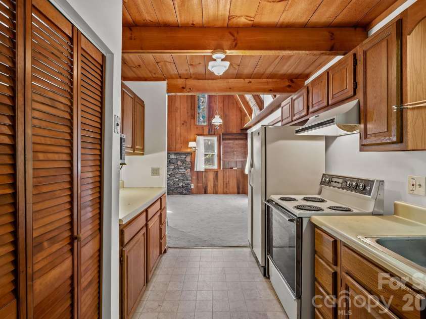 88 Bull Mountain Road, Asheville, NC 28805.  MLS# CAR4430869, YatesRealty ID 54521. 