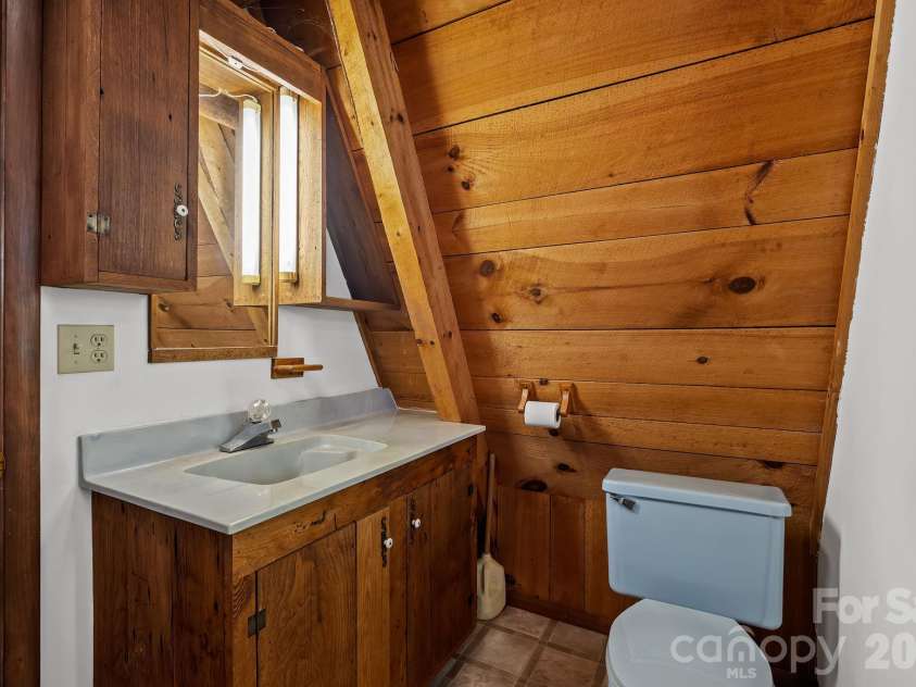 88 Bull Mountain Road, Asheville, NC 28805.  MLS# CAR4430869, YatesRealty ID 54521. 