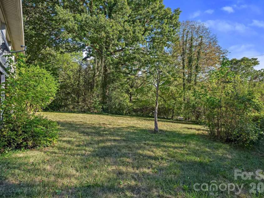 88 Bull Mountain Road, Asheville, NC 28805.  MLS# CAR4430869, YatesRealty ID 54521. 
