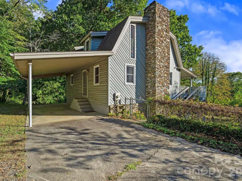 88 Bull Mountain Road, Asheville, NC 28805.  MLS# CAR4430869, YatesRealty ID 54521. 