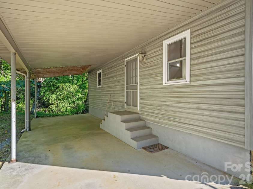 88 Bull Mountain Road, Asheville, NC 28805.  MLS# CAR4430869, YatesRealty ID 54521. 