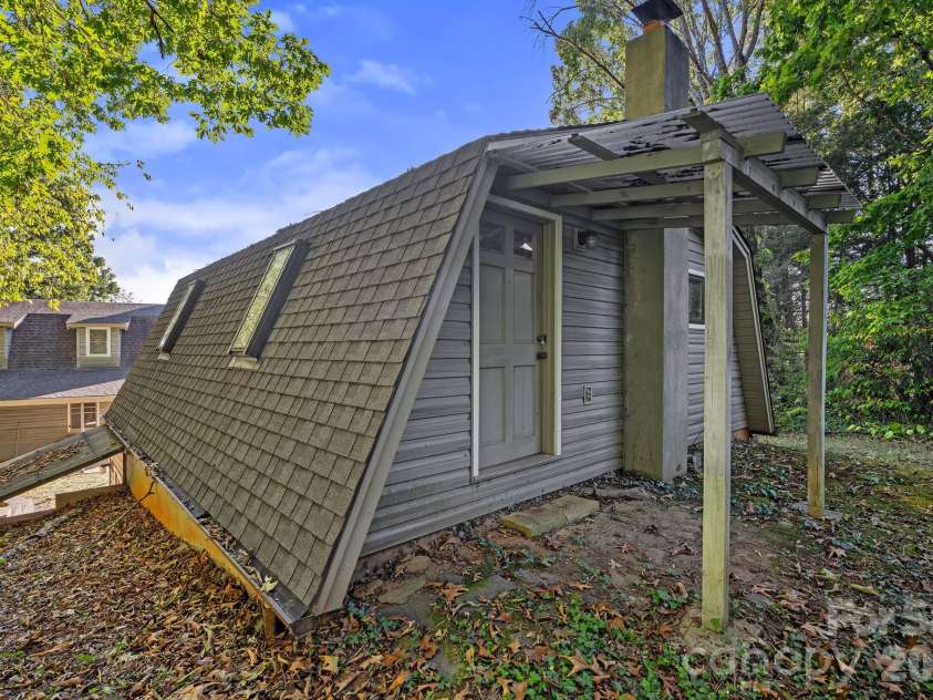 88 Bull Mountain Road, Asheville, NC 28805.  MLS# CAR4430869, YatesRealty ID 54521. 