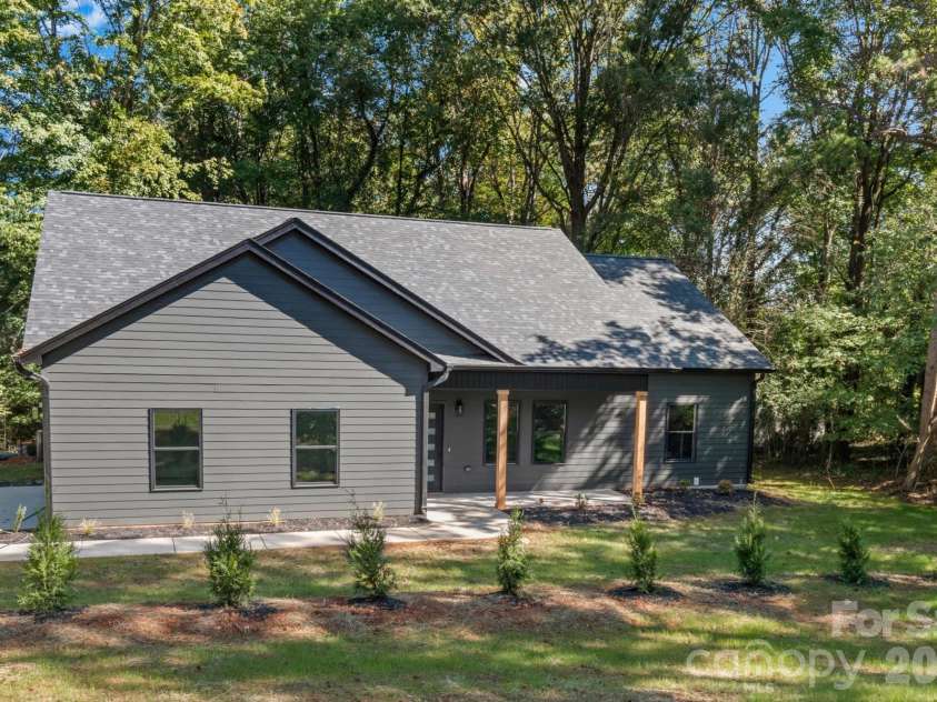 2309 Frederick Drive, Winston Salem, NC 27103.  MLS# CAR4430977, YatesRealty ID 54524. 