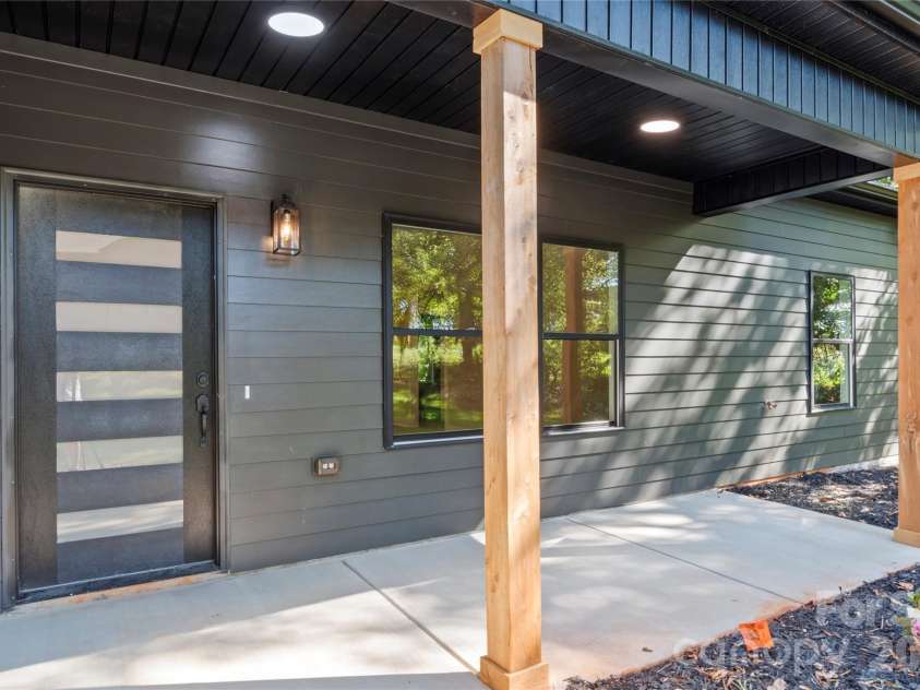 2309 Frederick Drive, Winston Salem, NC 27103.  MLS# CAR4430977, YatesRealty ID 54524. 
