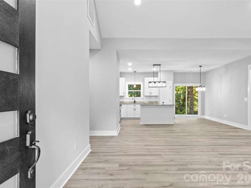 2309 Frederick Drive, Winston Salem, NC 27103.  MLS# CAR4430977, YatesRealty ID 54524. 