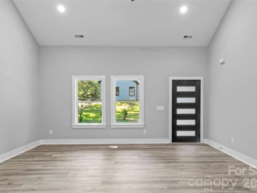 2309 Frederick Drive, Winston Salem, NC 27103.  MLS# CAR4430977, YatesRealty ID 54524. 