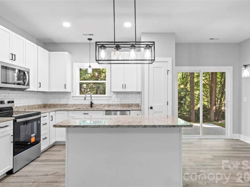 2309 Frederick Drive, Winston Salem, NC 27103.  MLS# CAR4430977, YatesRealty ID 54524. 